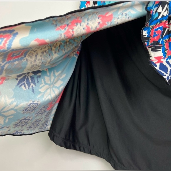 24th & Ocean Estilo flyaway tankini swim top. 
Size: Medium - Picture 6 of 11